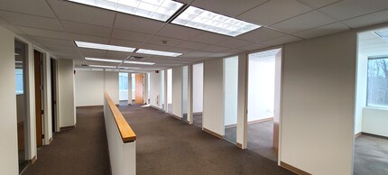 100 Mill Plain Rd, Danbury, CT for lease Interior Photo- Image 1 of 2