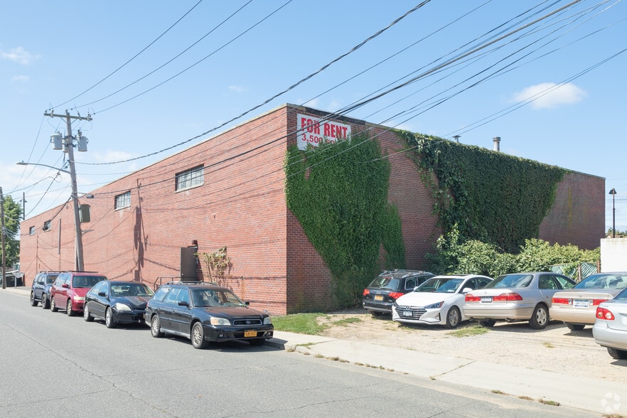 28 Williams St, Lynbrook, NY for sale - Primary Photo - Image 1 of 1