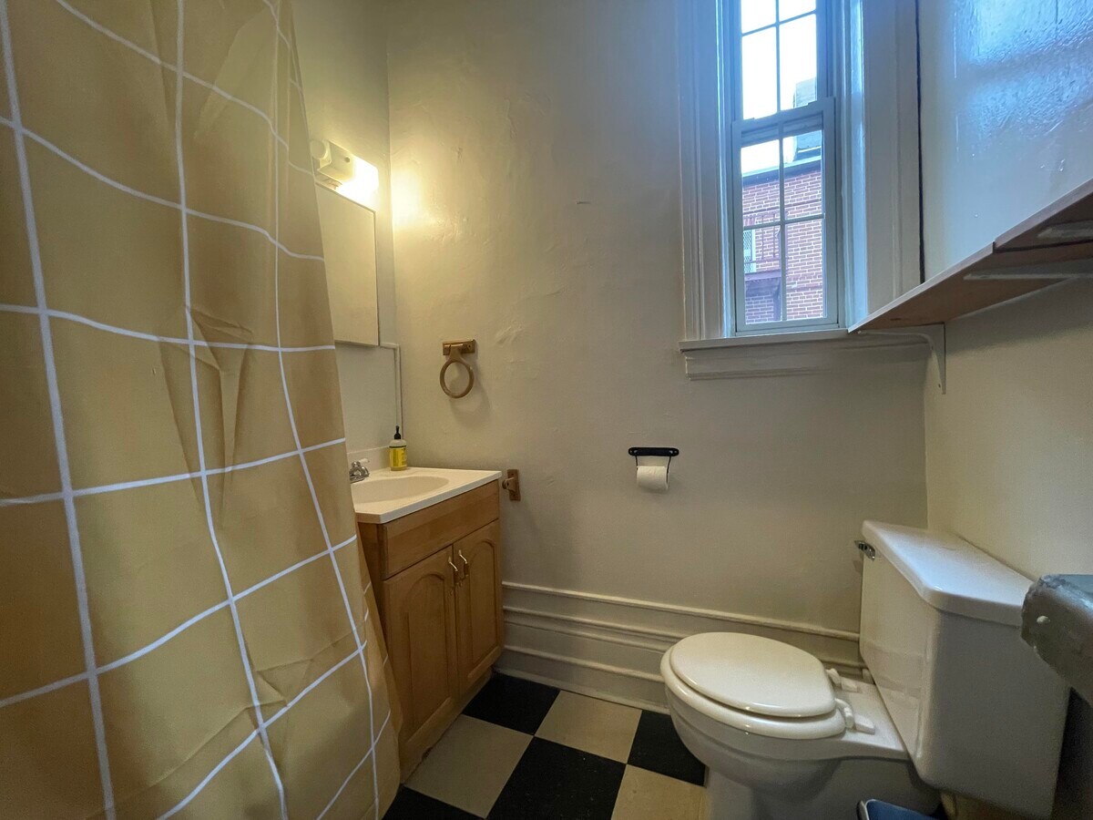 1316 Eutaw Pl, Baltimore, MD 21217 St. James Court Apartments