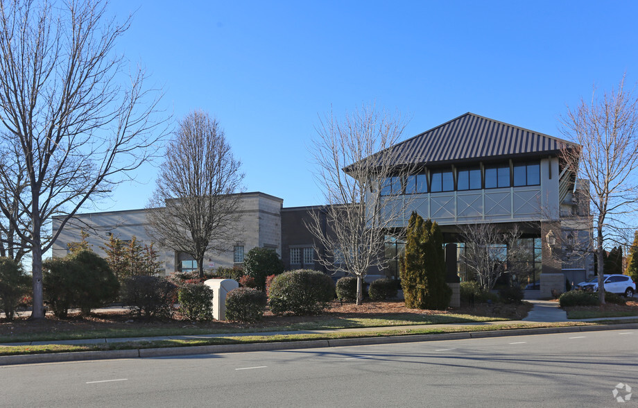 525 N Wrenn St, High Point, NC for lease - Primary Photo - Image 1 of 10