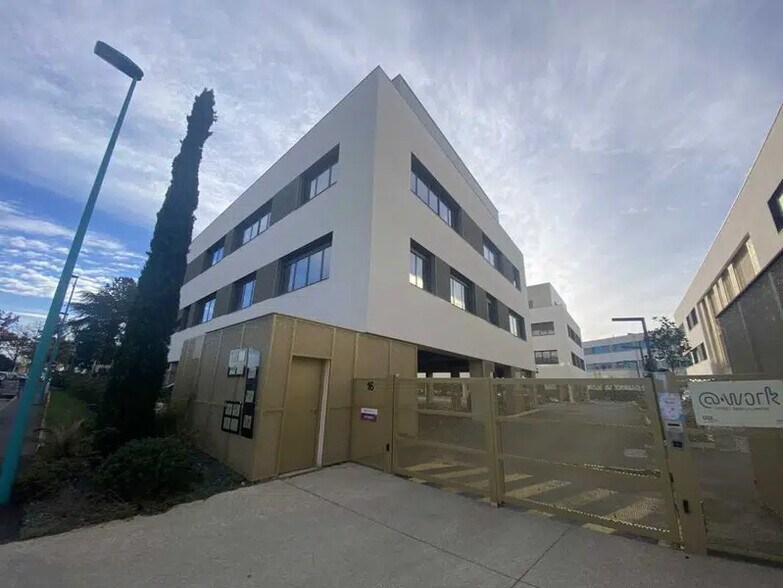 Office in Dardilly for lease - Building Photo - Image 2 of 13