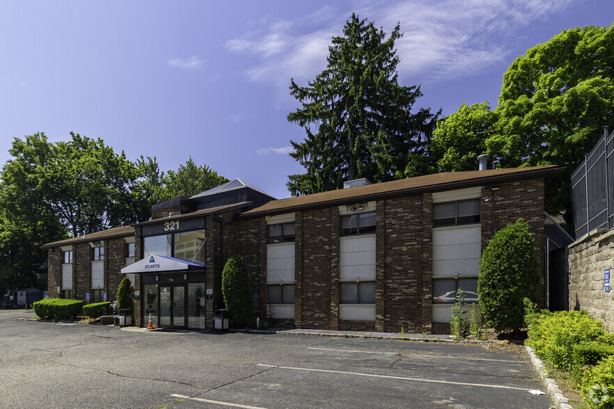 321 Essex St, Hackensack, NJ for lease - Building Photo - Image 1 of 7