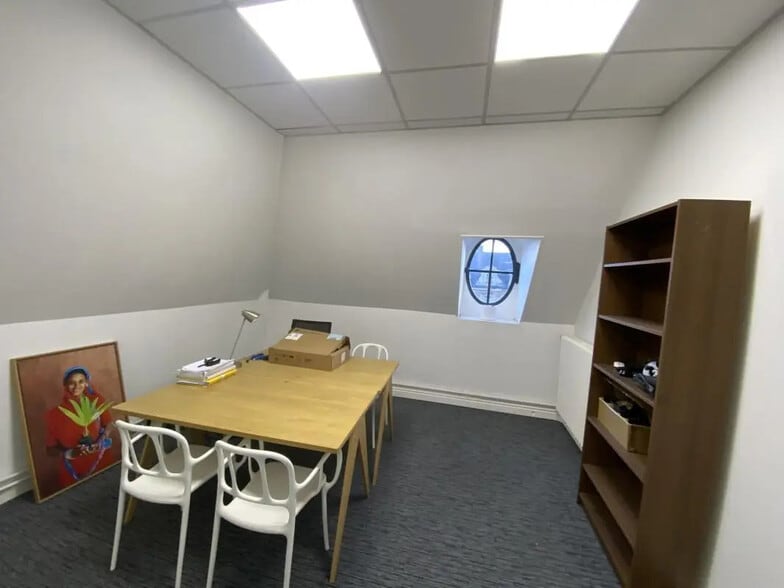 Office in Rennes for lease - Interior Photo - Image 2 of 4