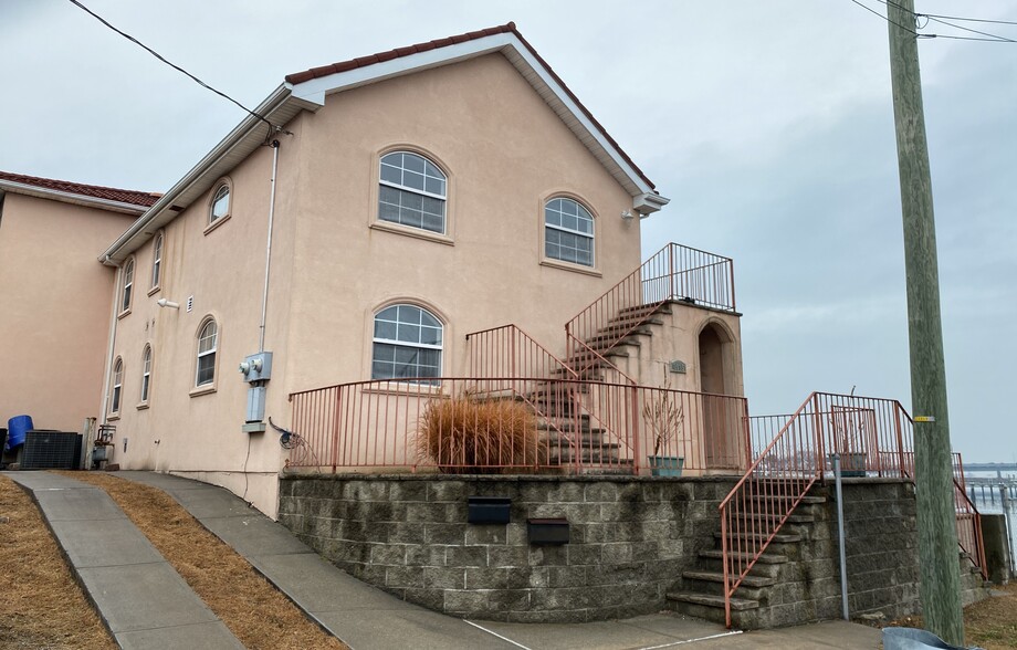 Throggs Neck Waterfront REO Package portfolio of 5 properties for sale on LoopNet.com - Building Photo - Image 1 of 11