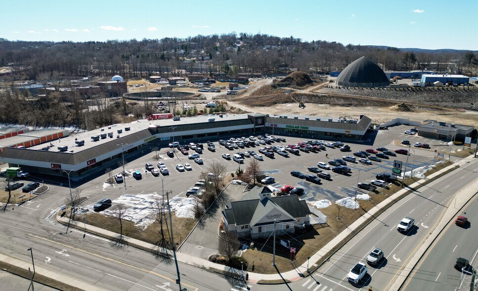 61 Newtown Rd, Danbury, CT for lease - Building Photo - Image 1 of 1