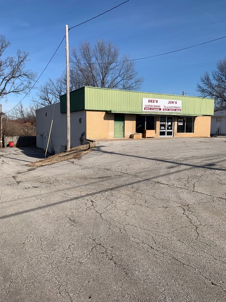 1300 E US 24 Hwy, Independence, MO for sale - Building Photo - Image 1 of 3