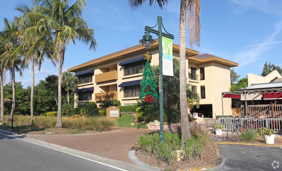 5011 Ocean Blvd, Sarasota, FL for lease - Primary Photo - Image 1 of 8