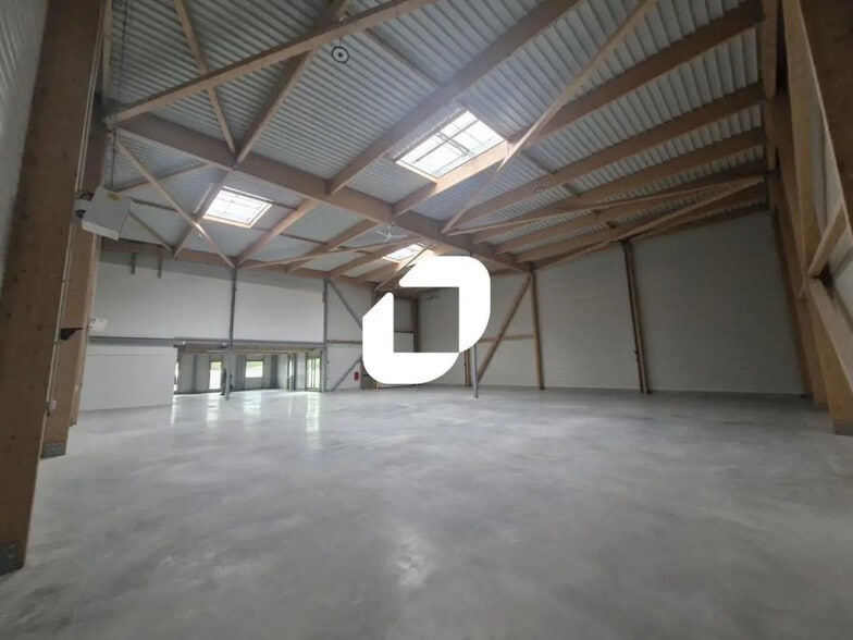 Flex in Courtry for lease - Interior Photo - Image 3 of 11