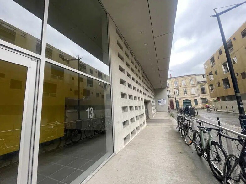 Office in Bordeaux for lease - Building Photo - Image 1 of 8
