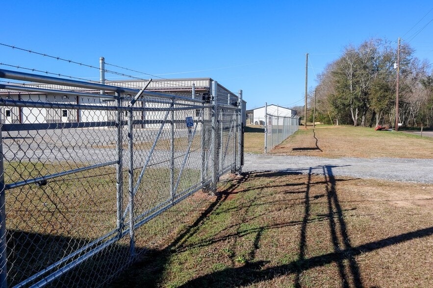 203 N Industrial Dr, Headland, AL for lease - Building Photo - Image 3 of 4