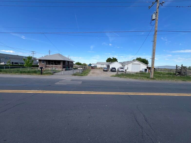 2560 S 1100 W, Woods Cross, UT for sale - Primary Photo - Image 3 of 17