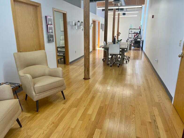 2 Dundee Park Dr, Andover, MA 01810