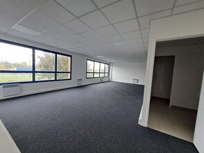 Flex in Moissy-Cramayel for lease Interior Photo- Image 2 of 6