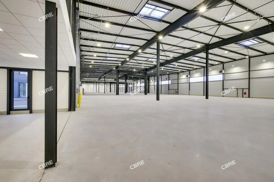 Office in Le Bourget for lease - Interior Photo - Image 1 of 13