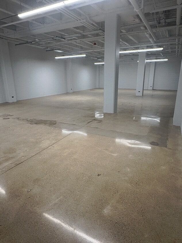 44 S Vail Ave, Arlington Heights, IL for lease Interior Photo- Image 1 of 5