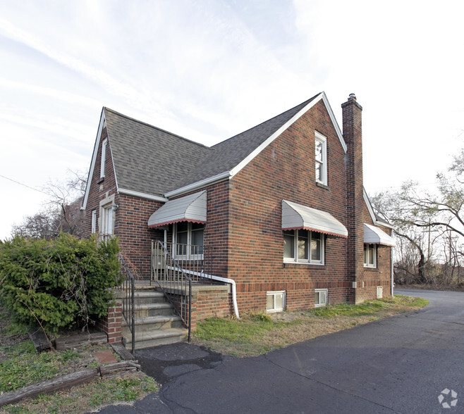 11700 Merriman Rd, Livonia, MI for sale - Primary Photo - Image 1 of 7