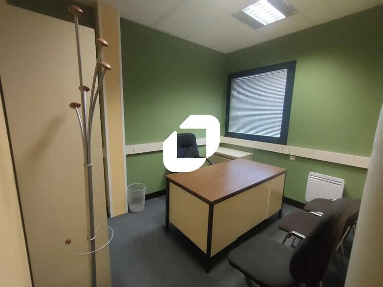Office in Noisy-le-Roi for lease - Interior Photo - Image 2 of 10