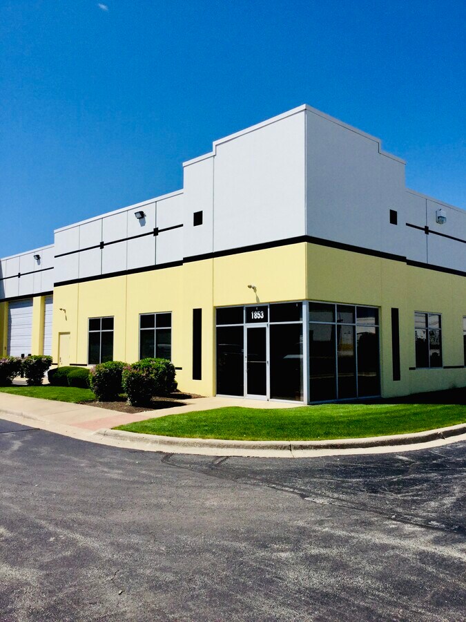 1853 Suncast Ln, Batavia, IL 60510