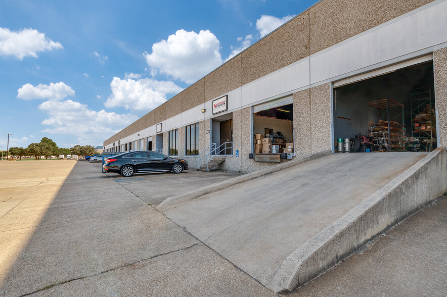 1922-1938 N Great Southwest Pky, Grand Prairie, TX for lease - Building Photo - Image 2 of 38