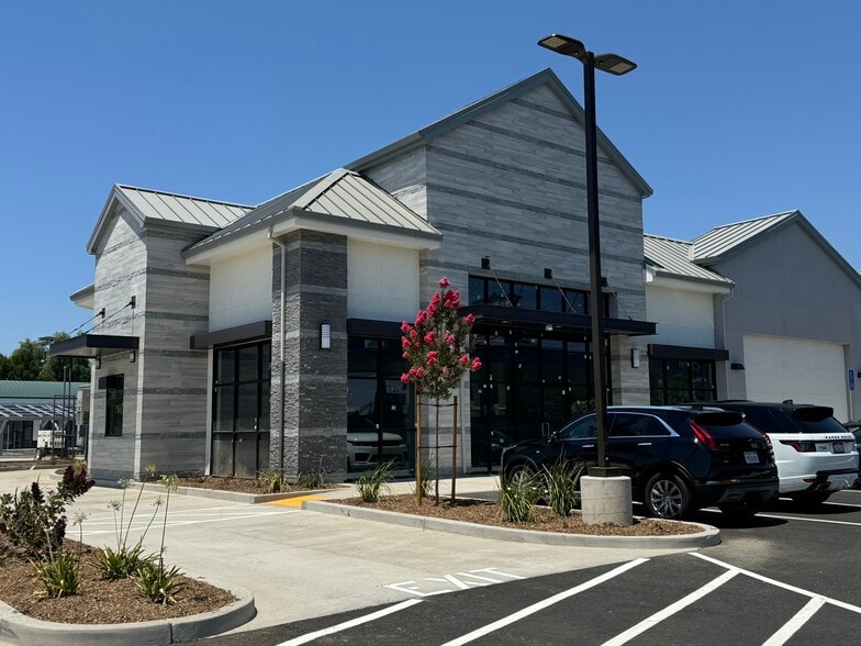 4343 N Wilson Way, Stockton, CA for lease - Building Photo - Image 1 of 3