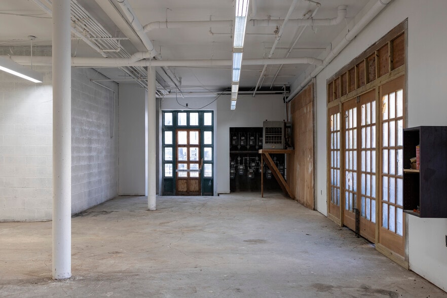 130 E 2nd St, Plainfield, NJ for sale - Interior Photo - Image 2 of 17