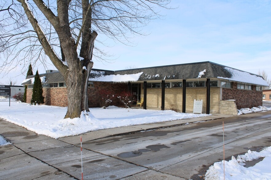 525 E Division St, Fond Du Lac, WI for sale - Building Photo - Image 2 of 38
