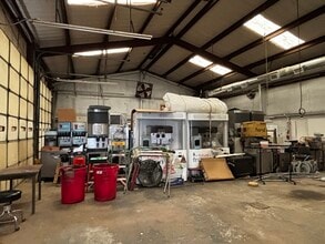 700 S Stemmons Fwy, Sanger, TX for lease Building Photo- Image 2 of 14