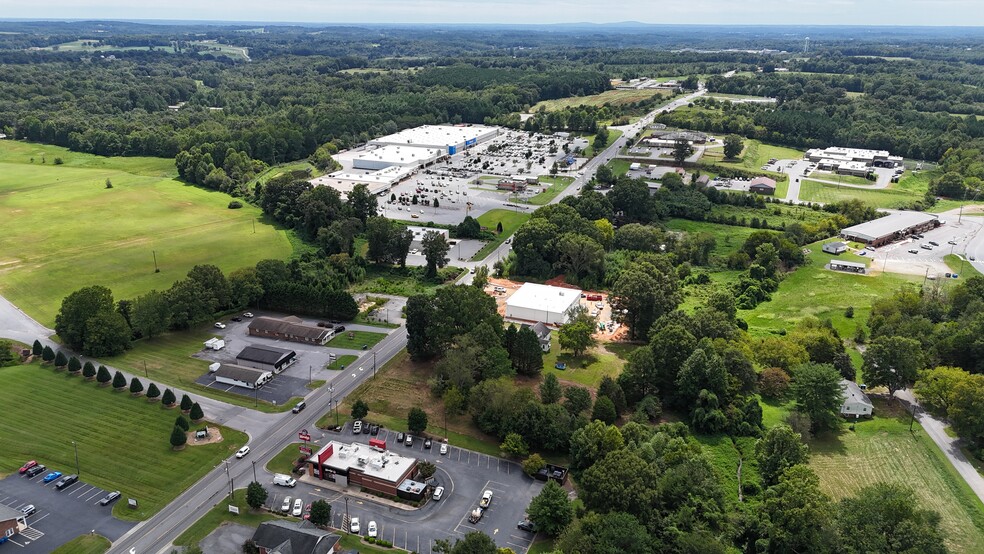 545 NC-16, Taylorsville, NC for lease - Primary Photo - Image 1 of 7