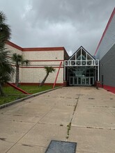 10000 Emmett F Lowry Expy, Texas City, TX for lease Building Photo- Image 1 of 1