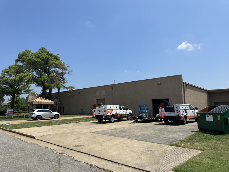 8706 Deerfield Dr, Olive Branch, MS for lease - Building Photo - Image 2 of 8