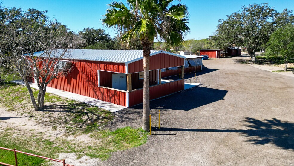 1200 US-59 Bypass, George West, TX for sale - Primary Photo - Image 1 of 1