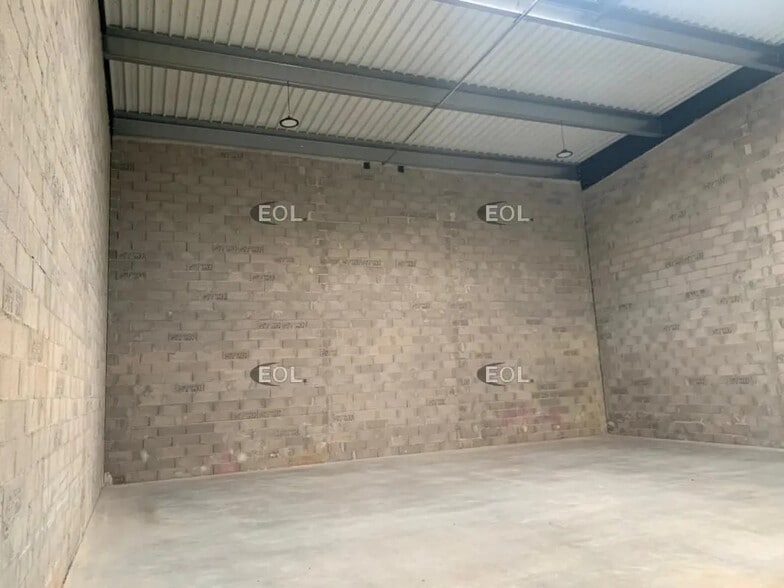 Flex in Brignoles for lease - Interior Photo - Image 3 of 5