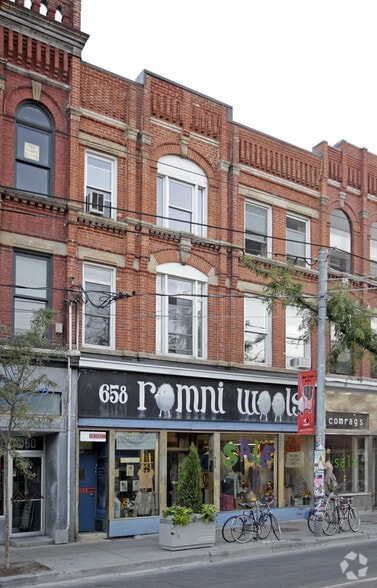 656-658 Queen St W, Toronto, ON for sale - Building Photo - Image 3 of 5