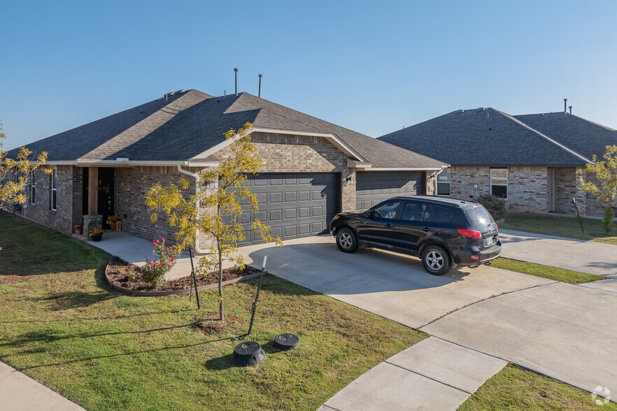 646 Marlin Ct, Chickasha, OK for sale - Building Photo - Image 3 of 11