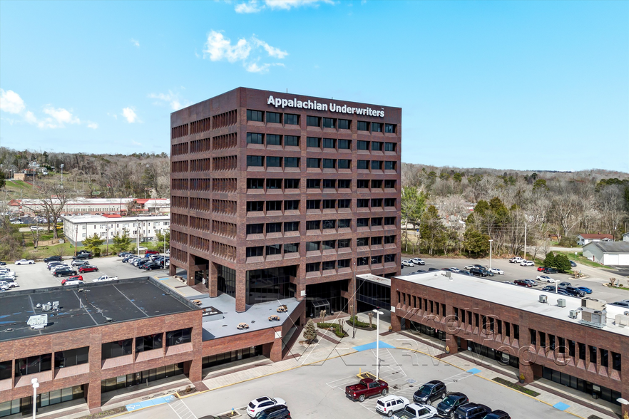 800 Oak Ridge Tpke, Oak Ridge, TN for lease - Building Photo - Image 1 of 102