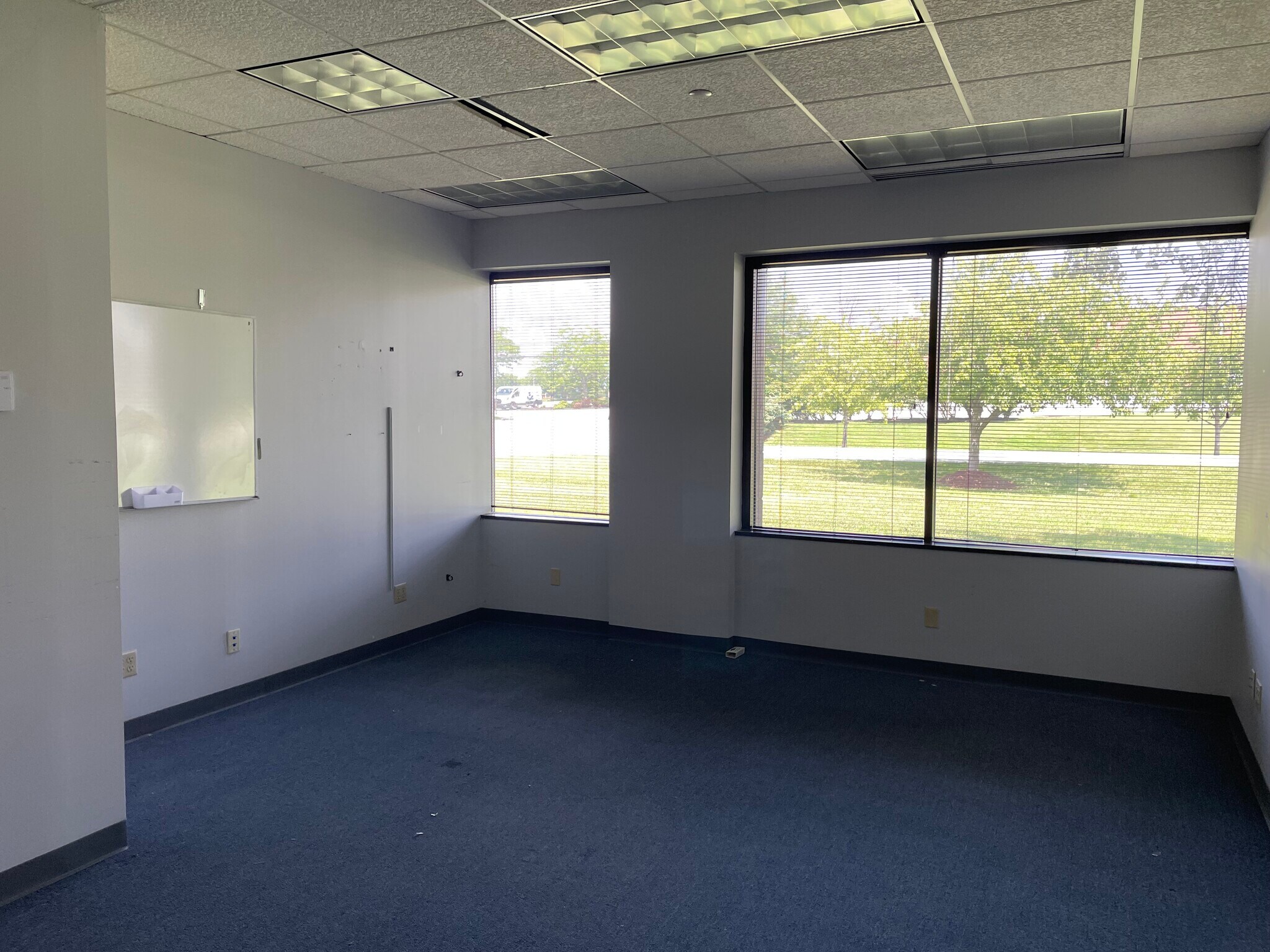 11492 Bluegrass Pky, Louisville, KY for lease Interior Photo- Image 1 of 4