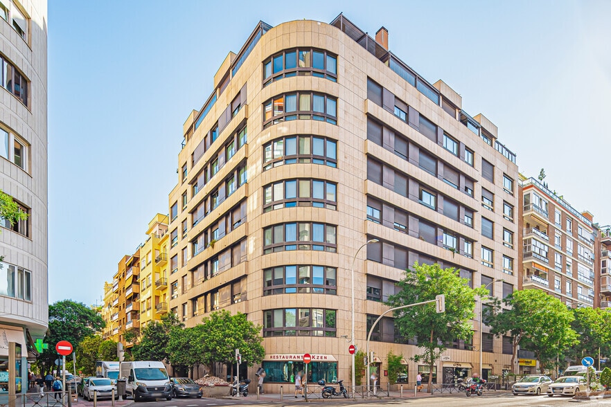 Office in Madrid, Madrid for lease - Primary Photo - Image 1 of 2