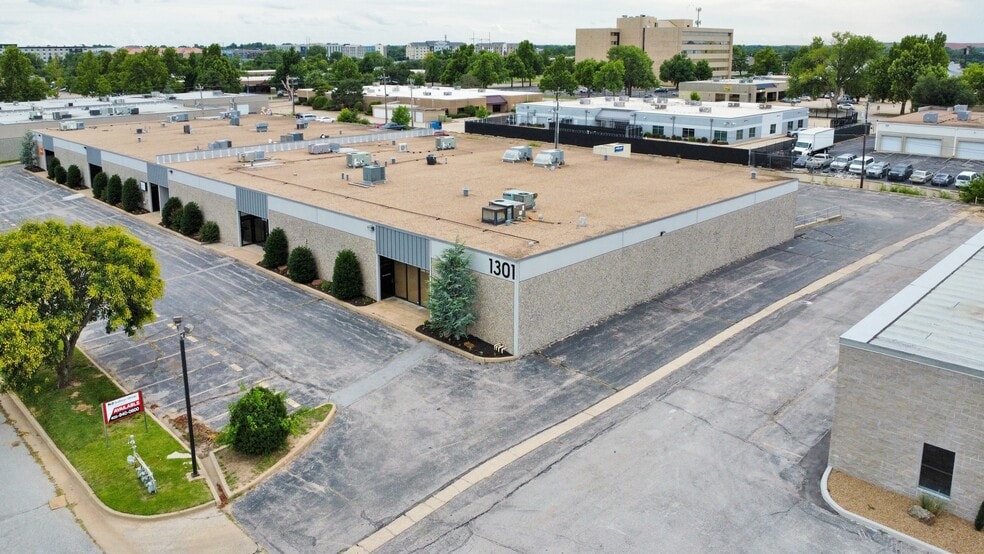 1301 Cornell Pky, Oklahoma City, OK for lease - Building Photo - Image 2 of 2