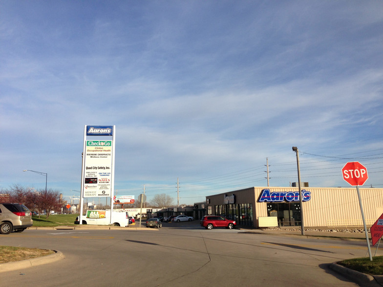 1663 Lincoln Way, Clinton, IA for lease - Primary Photo - Image 1 of 1