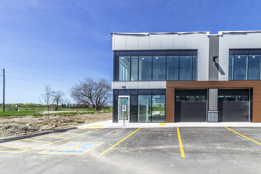 585 Hanlon Creek Blvd, Guelph, ON for lease - Building Photo - Image 2 of 21