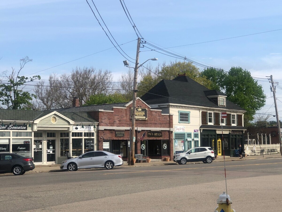 44 South St, Wrentham, MA 02093