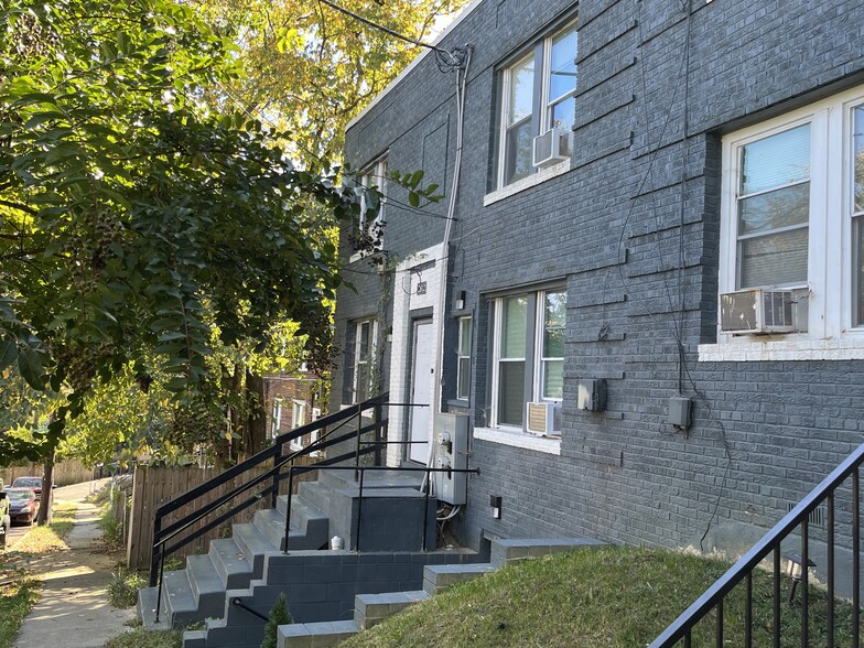 2812 Pomeroy Rd SE, Washington, DC for sale - Building Photo - Image 3 of 6