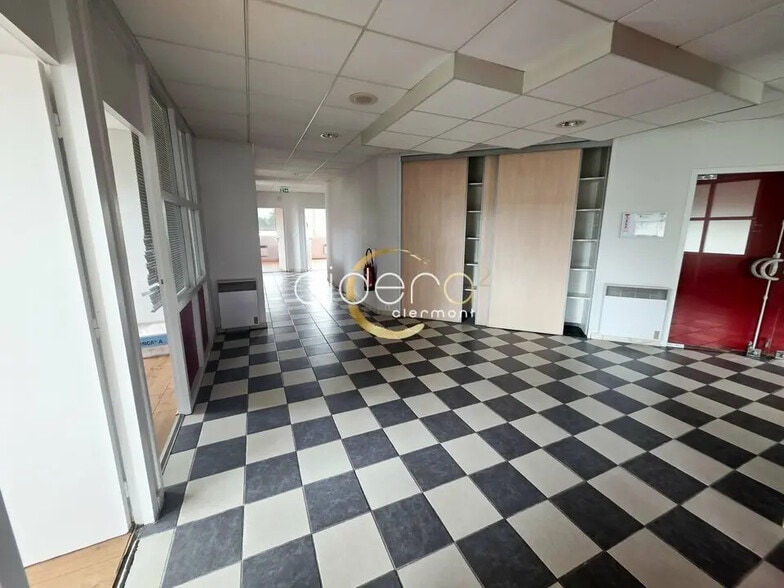 Office in Clermont-Ferrand for sale - Interior Photo - Image 2 of 9