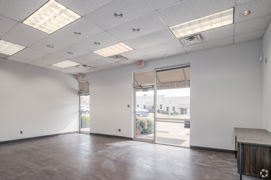 7415 Whitehall St, Richland Hills, TX for lease - Interior Photo - Image 3 of 32