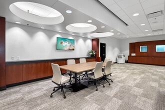 215 10th St, Des Moines, IA for lease Interior Photo- Image 1 of 4