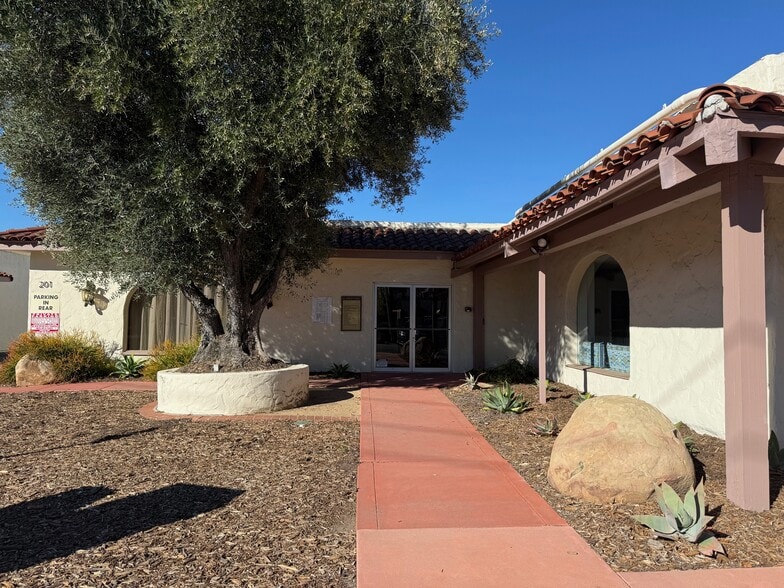 201 Bryant St, Ojai, CA for lease - Building Photo - Image 2 of 19