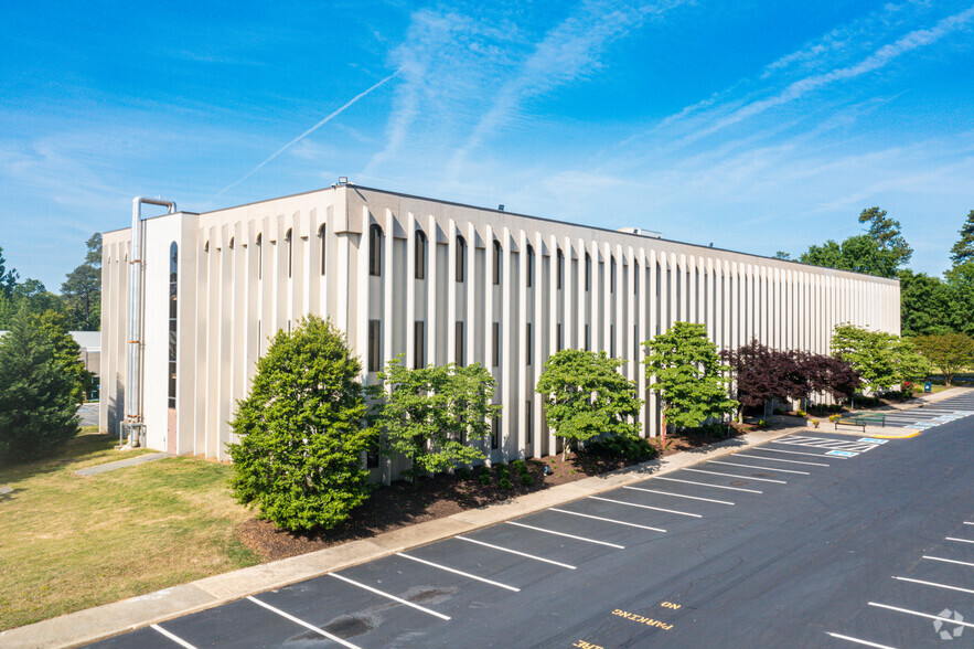 2807 N Parham Rd, Richmond, VA for lease - Primary Photo - Image 1 of 3