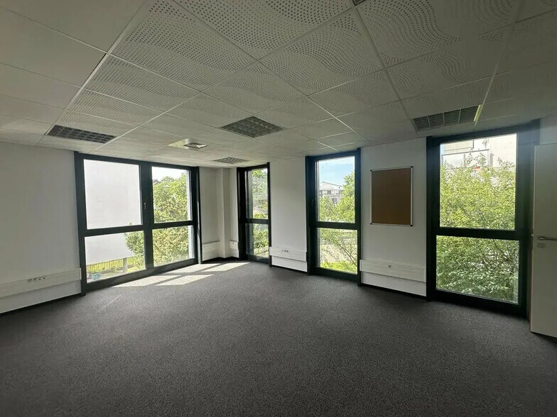 Office in Strasbourg for lease - Interior Photo - Image 3 of 7