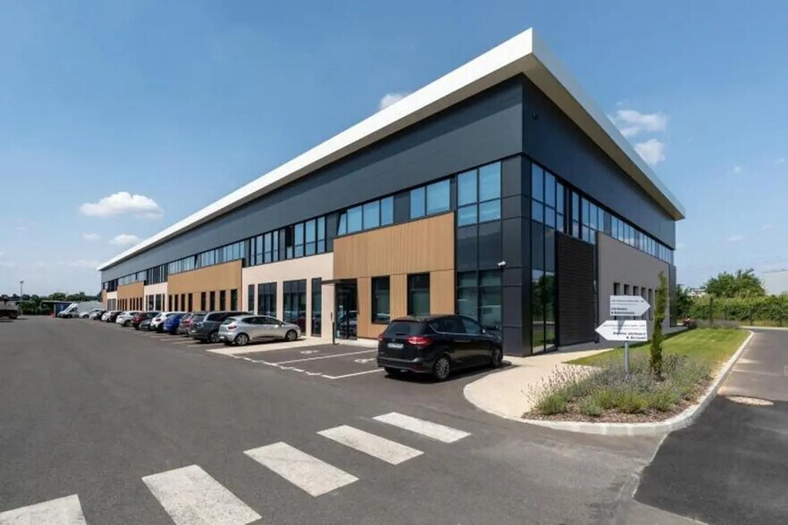 145 Rue Des Caboeufs, Gennevilliers for lease - Building Photo - Image 3 of 8