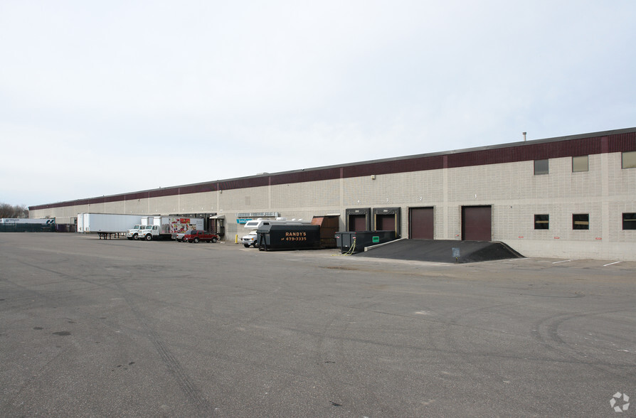 975 N Nathan Ln, Plymouth, MN for lease - Building Photo - Image 2 of 6